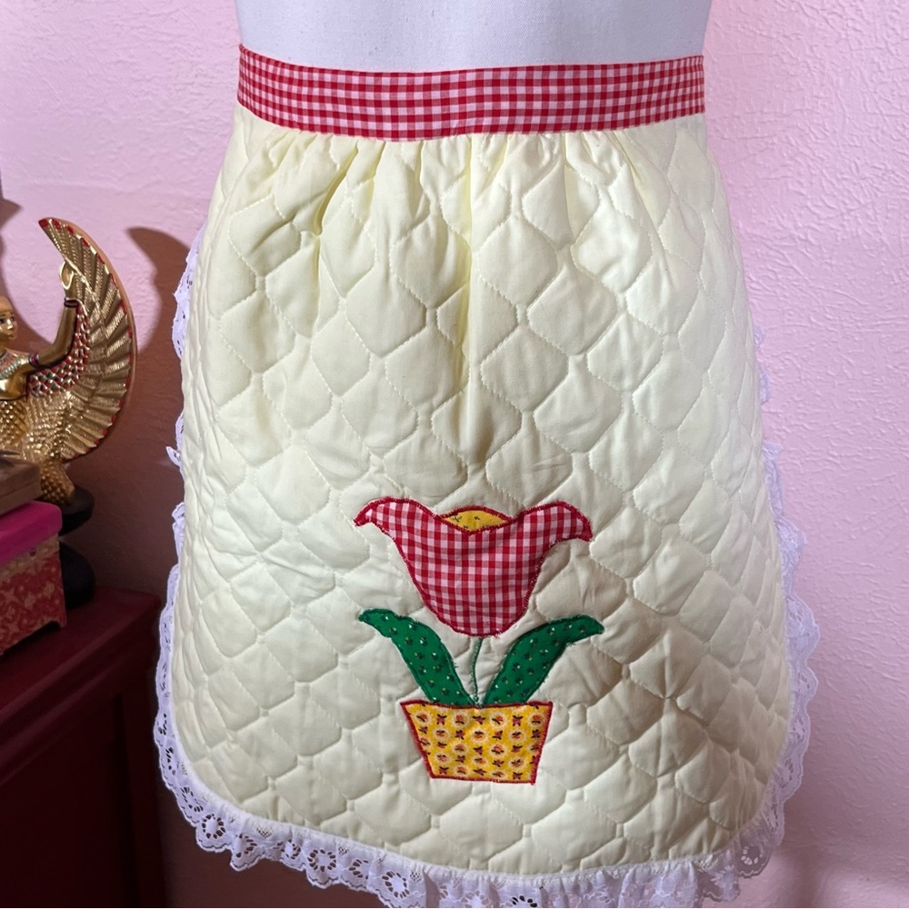 Vintage 50 60 Retro Handmade Cottagecore quilted flower Gingham Lace Apron